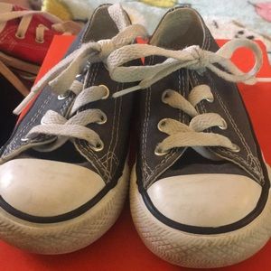 Toddler boys used grey converse